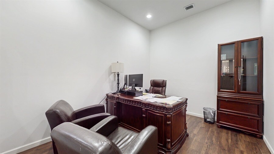 More Photos Of 26-32 Bond St, Westbury Loft Creative Space For Lease