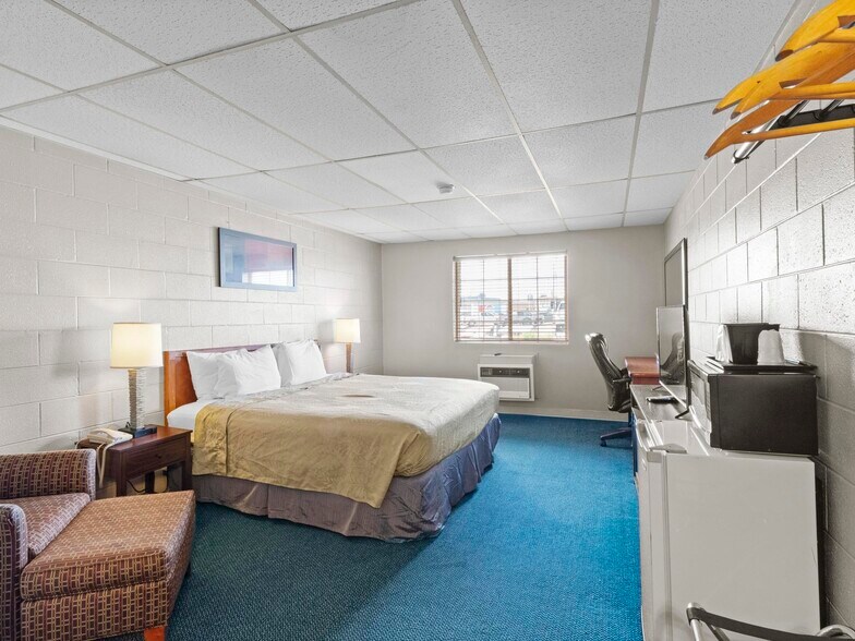 More Photos Of 1904 E Cedar St, Rawlins Hotel For Sale