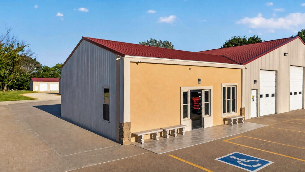 More Photos Of 412 N Mickey Mantle Blvd, Commerce Auto Repair For Sale