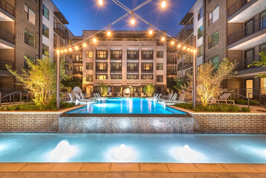 More Photos Of 411 W Commerce St, Dallas Apartments For Lease