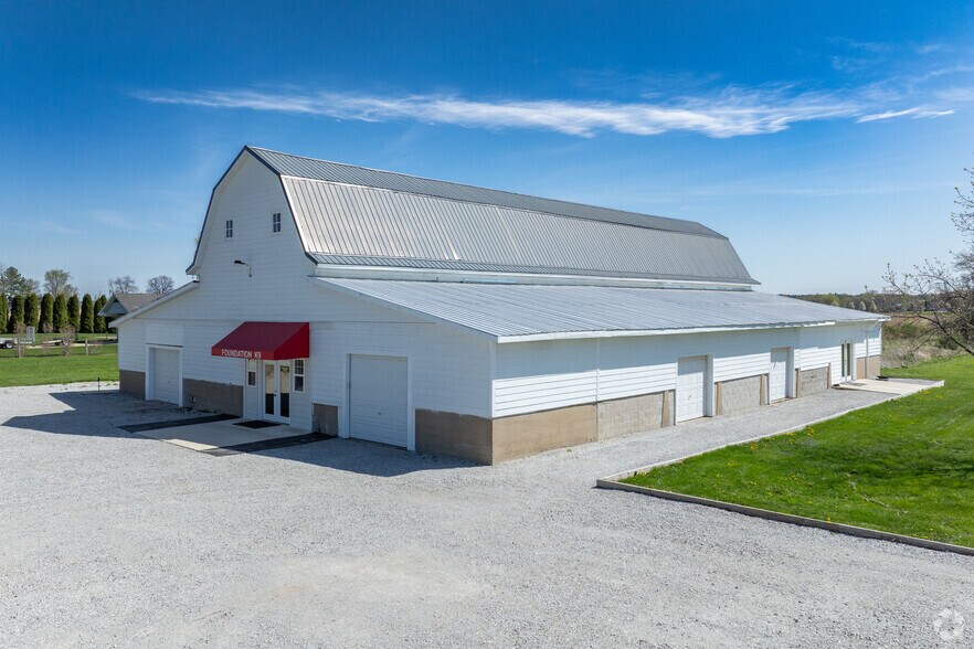 Primary Photo Of 27 S 100 W, Valparaiso Veterinarian Kennel For Sale