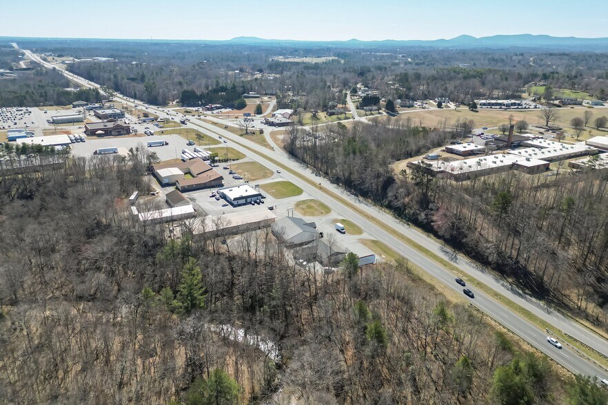 More Photos Of 2994 Hickory Blvd, Hudson Freestanding For Sale