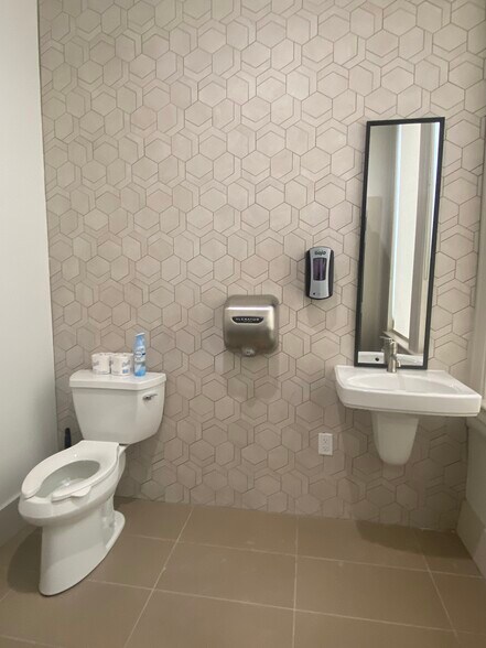 More Photos Of 1718 7th Ave E, Tampa Loft Creative Space For Lease