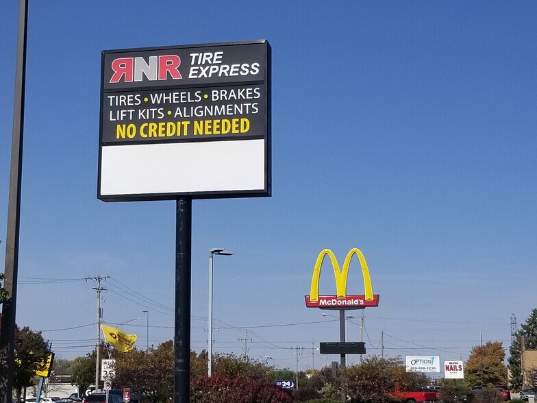 More Photos Of 6929-6947 S Westnedge Ave, Portage General Retail For Sale