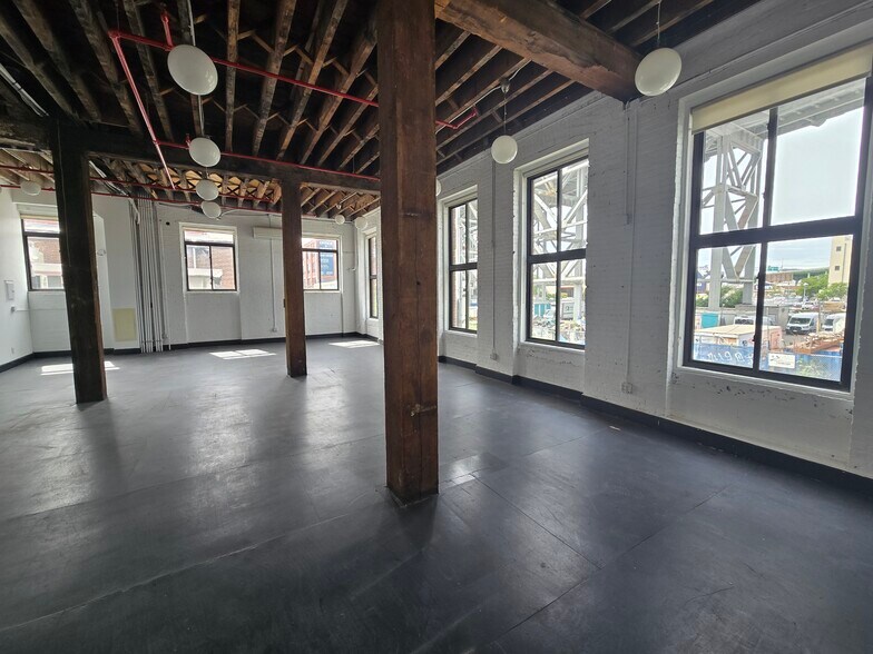 More Photos Of 51-69 9th St, Brooklyn Warehouse For Lease