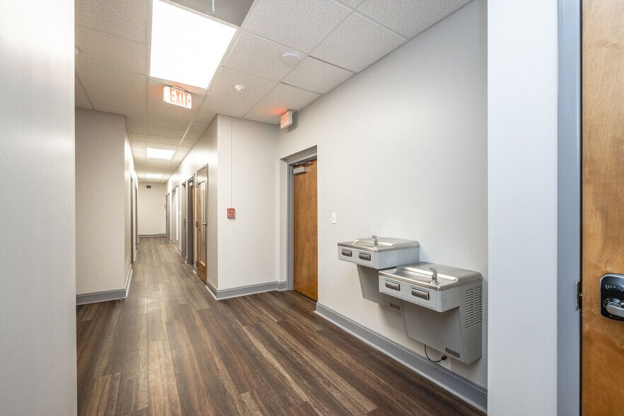 More Photos Of 411 Branchway Rd, Richmond Office Residential For Lease