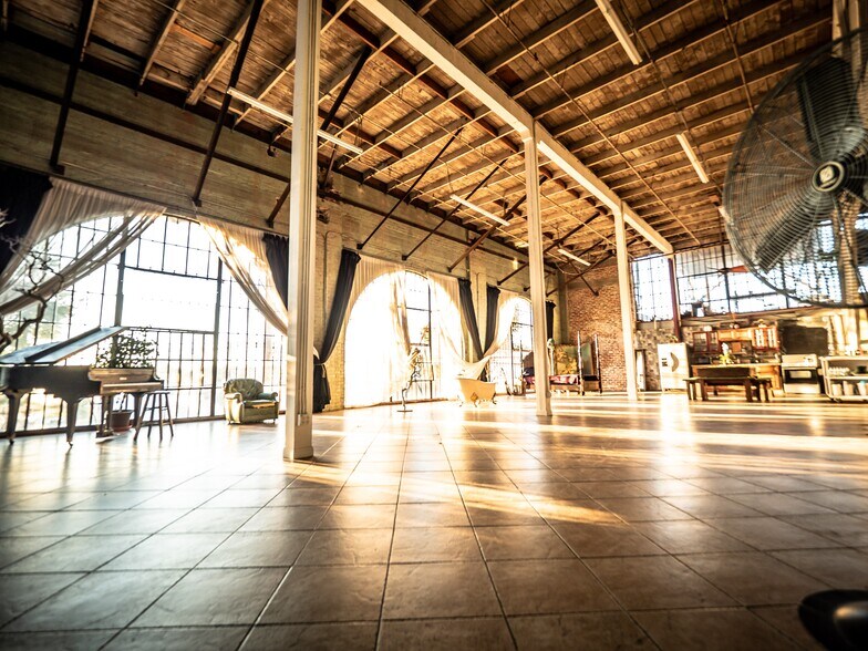 More Photos Of 6000 Avalon Blvd, Los Angeles Warehouse For Lease