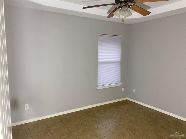 More Photos Of 3008 E Diamondhead Ave, Alton Apartments For Sale