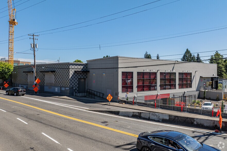 Primary Photo Of 4030 NE Halsey St, Portland Freestanding For Lease