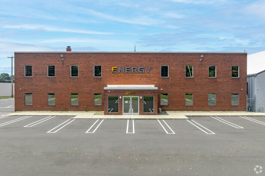 More Photos Of 252-262 Depot Rd, Milford Light Distribution For Lease