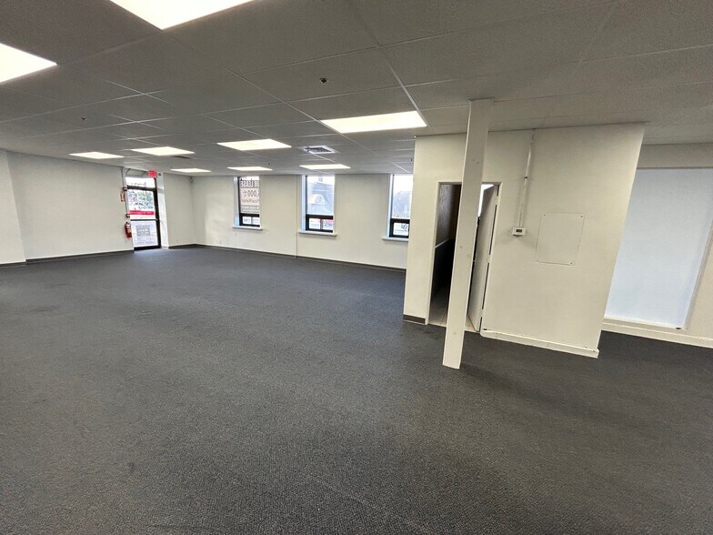 More Photos Of 31 1st St, Lowell Warehouse For Lease