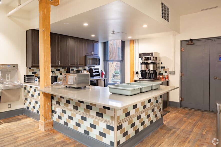 More Photos Of 1601 17th St, Denver Office For Sale