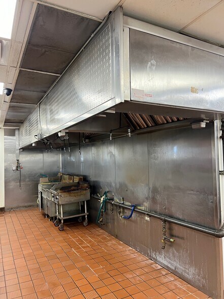 More Photos Of 10811 NE 23rd St, Spencer Restaurant For Lease