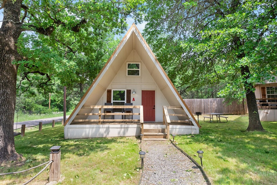 More Photos Of 340 Oxford Dr, Gordonville Hospitality For Sale