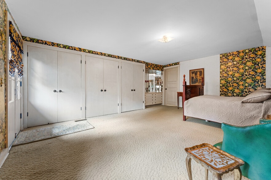 More Photos Of 550 Warner rd, Vienna Specialty For Sale