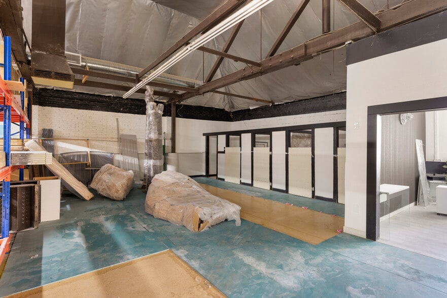 More Photos Of 1326 S Grand Ave, Los Angeles Warehouse For Sale