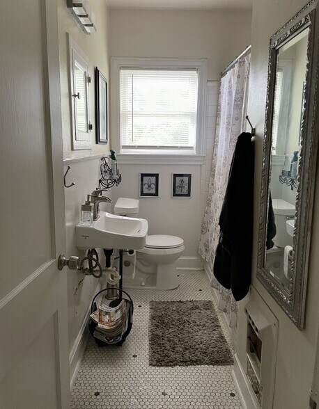 More Photos Of 2502 White Oak Dr, Houston Apartments For Sale