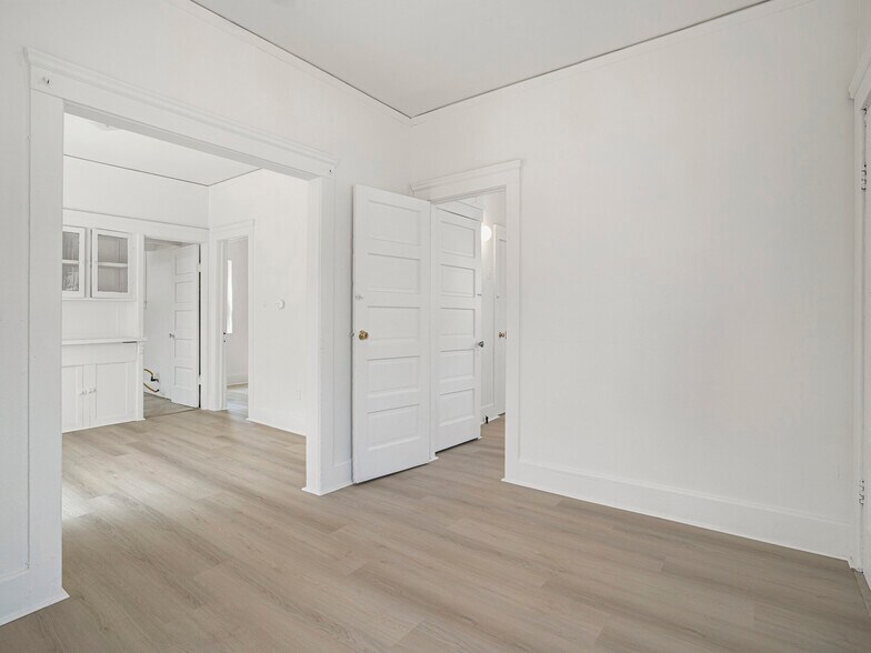 More Photos Of 2201 Trinity St, Los Angeles Apartments For Sale