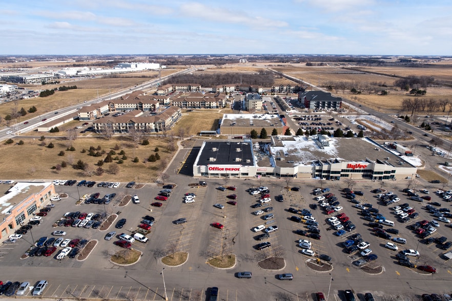 More Photos Of 2020 Adams St, Mankato General Retail For Sale