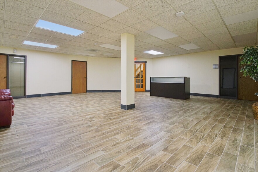More Photos Of 4770 Indianola Ave, Columbus Office For Sale
