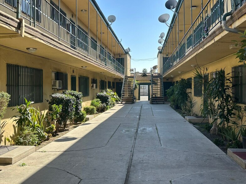 More Photos Of 5030 Santa Ana, Cudahy Apartments For Sale