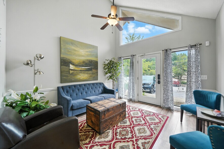 More Photos Of 11285 Elkins Rd, Roswell Office Residential For Sale