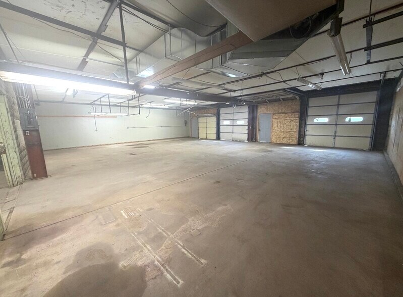 More Photos Of 217 E 8th St, Cozad Flex For Sale