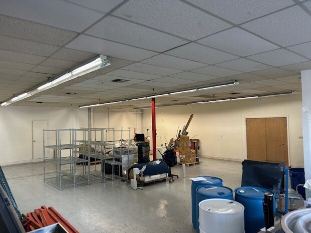 More Photos Of 37 Midland Ave, Elmwood Park Warehouse For Lease