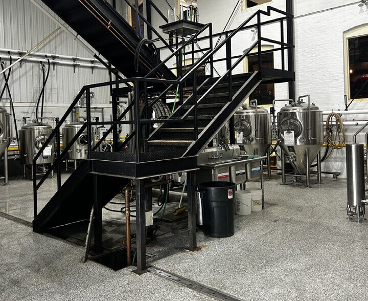 More Photos Of 2 Brewery Pl, Ipswich Distribution For Sale
