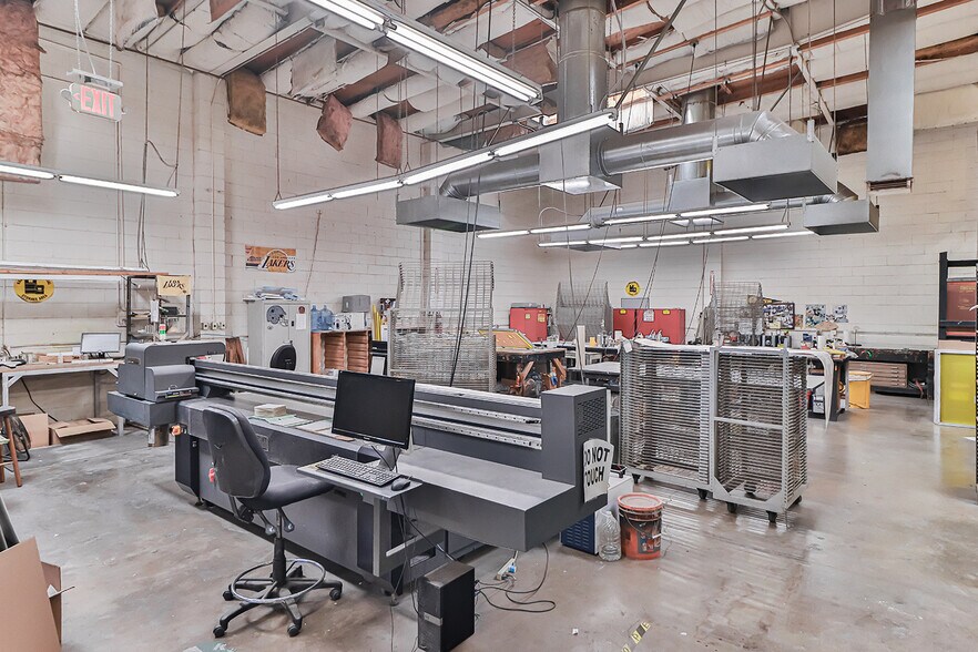More Photos Of 6846 Valjean Ave, Van Nuys Warehouse For Sale