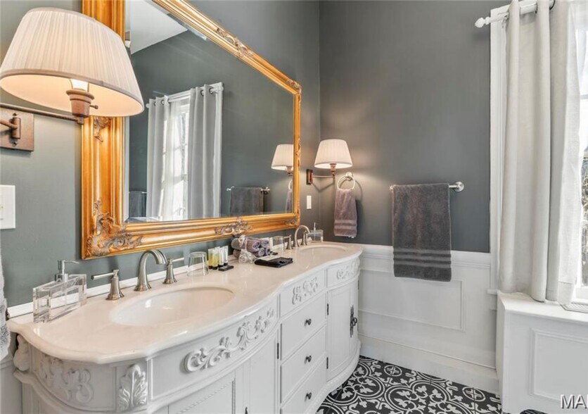 More Photos Of 876 W State St, Jacksonville Hospitality For Sale