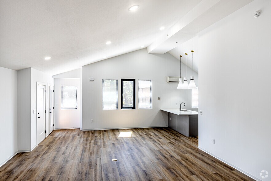 More Photos Of 6115 Nieman Rd, Shawnee Apartments For Sale