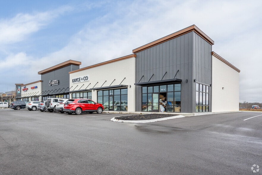 More Photos Of 1101 Meadowhill Lane, Clarksville Storefront Retail Office For Lease