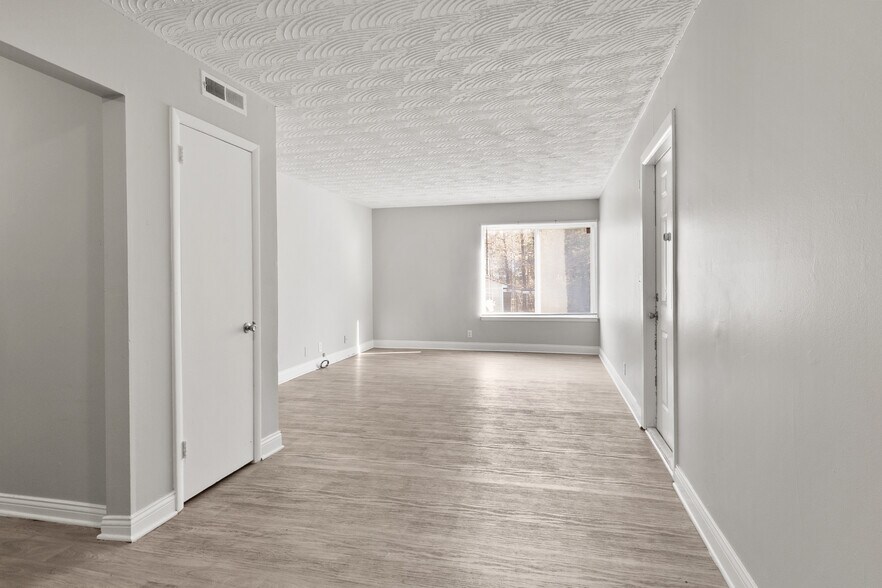 More Photos Of 1001 W 9th St, Russellville Apartments For Sale