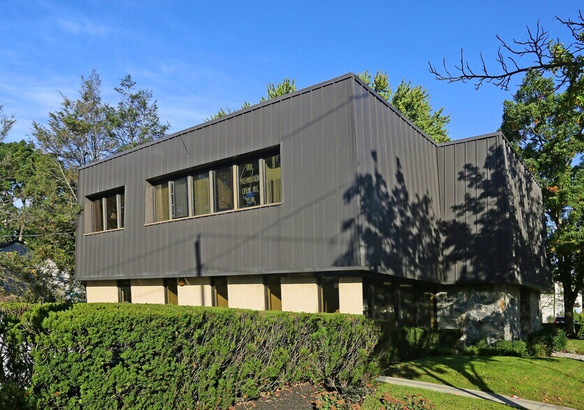 Primary Photo Of 2070 Deer Park Ave, Deer Park Office For Sale