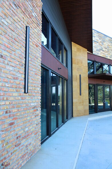 More Photos Of 15210 Fitzhugh Rd, Austin Unknown For Lease