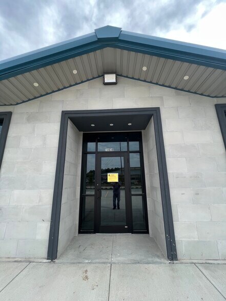 More Photos Of 18630 Intercontinental Crossing Dr, Houston Warehouse For Lease