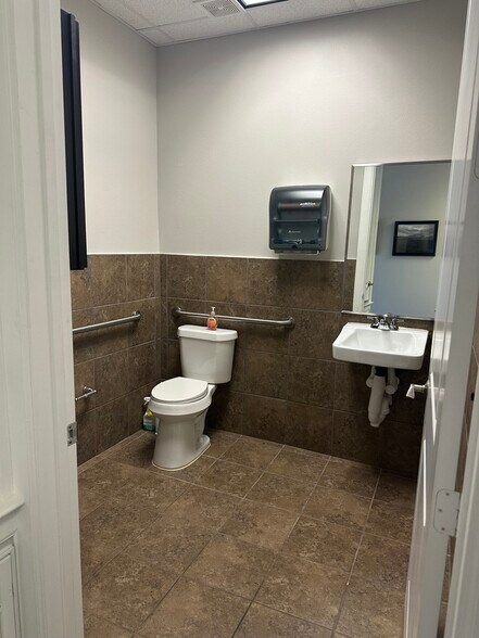 More Photos Of 16000 Park Ten Pl, Houston Medical For Sale
