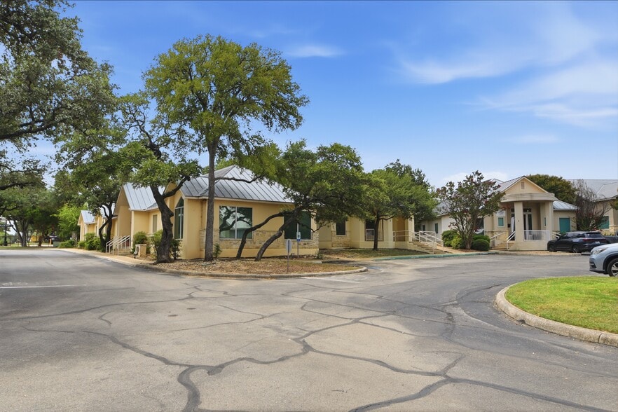 More Photos Of 15303 Huebner Rd, San Antonio Office For Lease