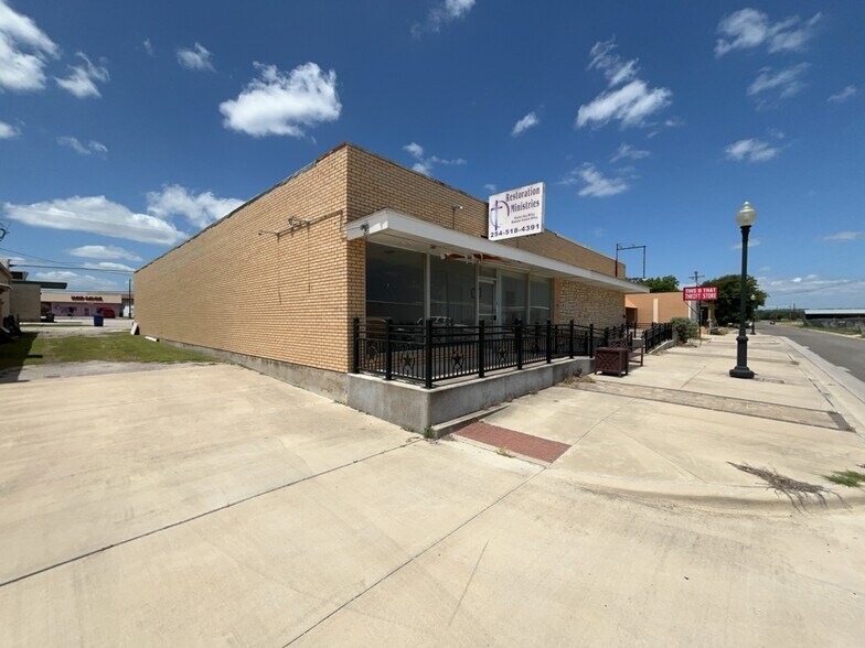 More Photos Of 209 W Avenue D, Copperas Cove Freestanding For Lease