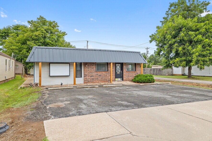 More Photos Of 1600 S Choctaw Ave, El Reno Office For Sale