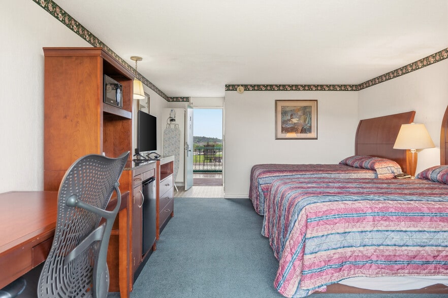 More Photos Of 6920 Motor Inn Dr, Huntingdon Hotel For Sale