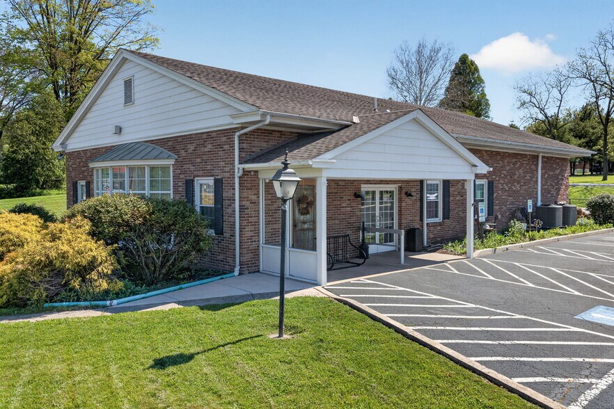 More Photos Of 101 Walnut St, Green Lane Bank For Sale