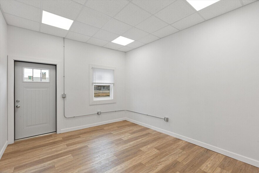 More Photos Of 812 9th Ave, Council Bluffs Warehouse For Lease