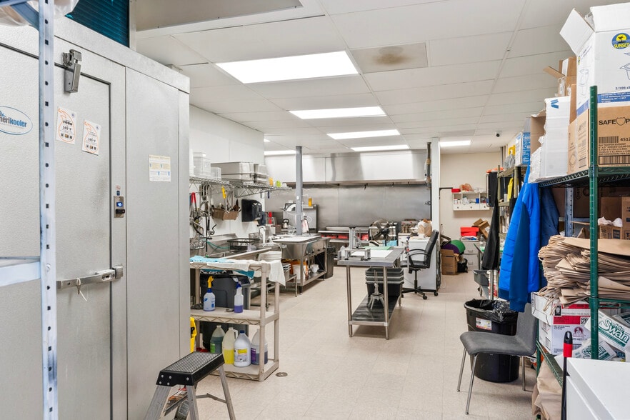 More Photos Of 322-323 W Lee Hwy, Warrenton Freestanding For Lease