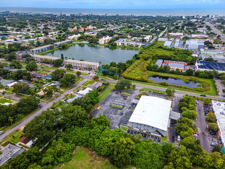 More Photos Of 11633 137th St N, Largo Showroom For Sale