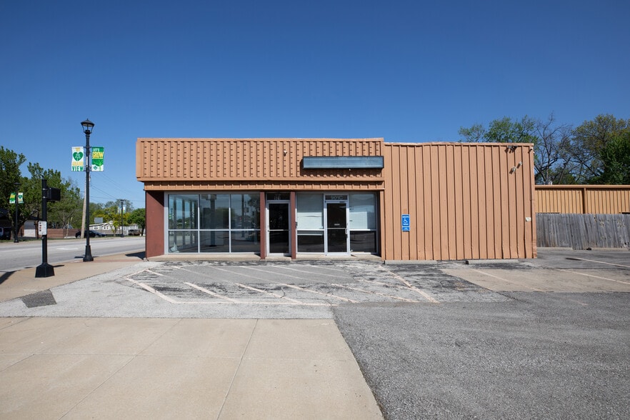 Primary Photo Of 901 Main St, Grandview Light Manufacturing For Lease