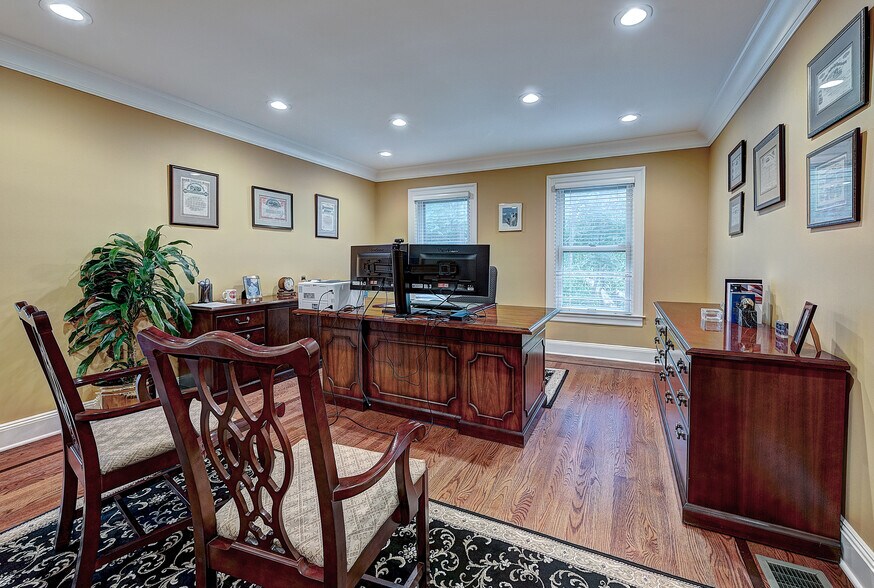 More Photos Of 24 Washington Ave, Chatham Office For Sale