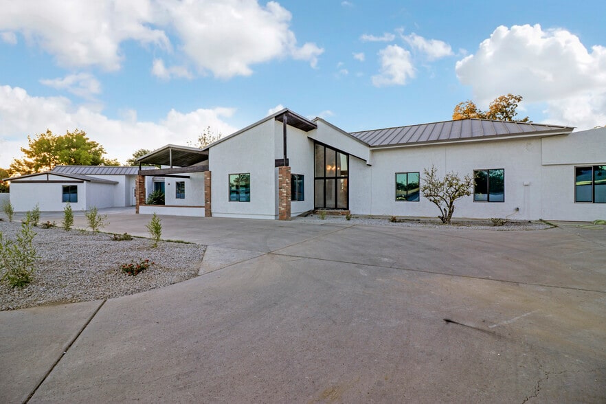 Primary Photo Of MID-CENTURY MODERN FLAGSHIP RAL, Phoenix Healthcare For Sale