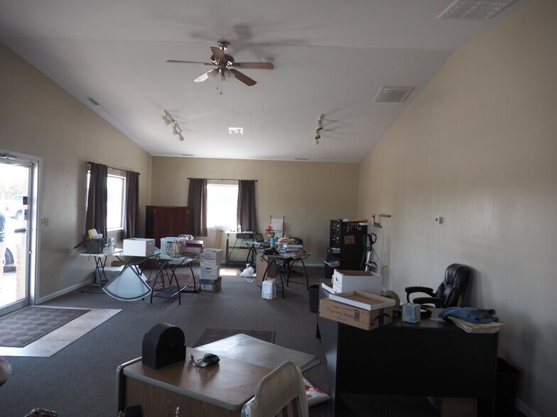 More Photos Of 9430 N Karen Dr, Mooresville Light Distribution For Lease